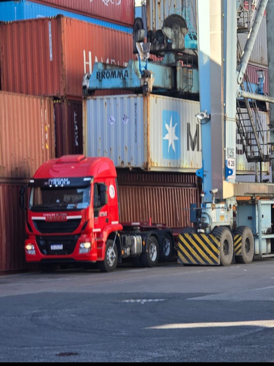 Operación portuaria con contenedores